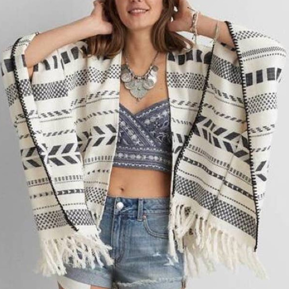 AMERICAN EAGLE Knitted Boho Fringe Hem Poncho Boho Sweater OS - Picture 1 of 8